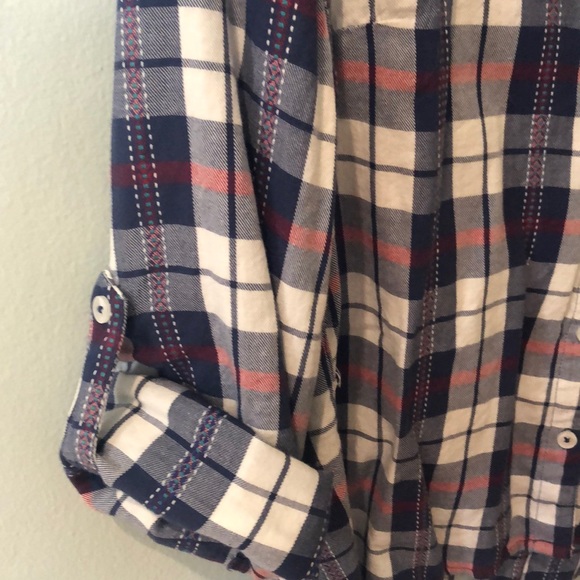 Long and open back button up with stitch detail - Picture 4 of 7